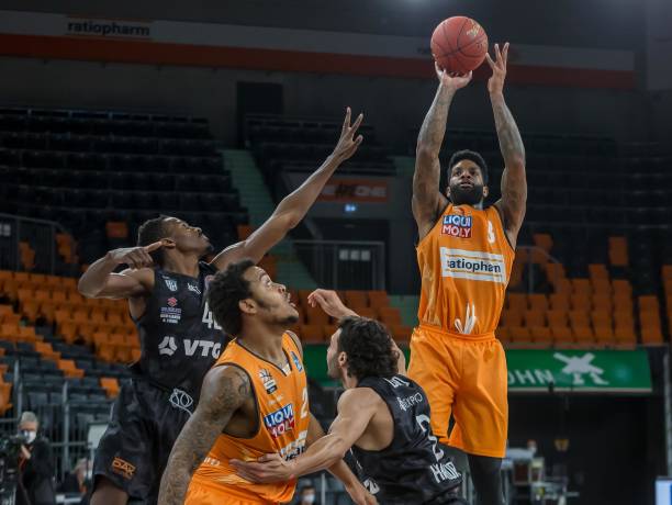 位前锋带伤 位前锋带伤